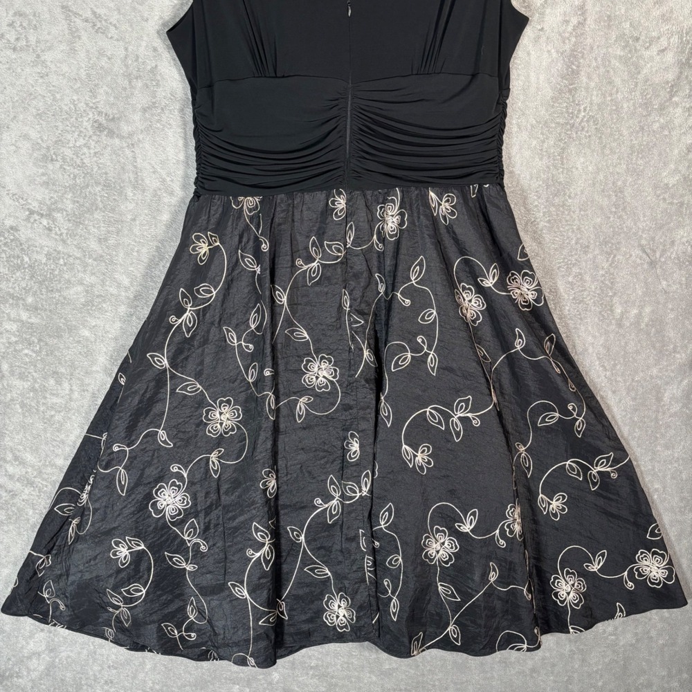 Dressbarn Collection Black Floral Embroidered Fit & Flare Dress Plus Size 20 LBD - Picture 7 of 13